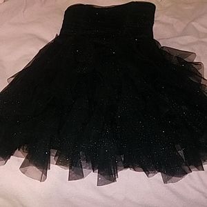 Jolie mini, strapless prom dress